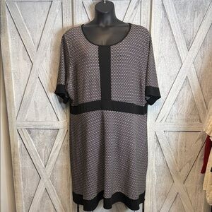 SZ 5X Black and White Geometric Midi Dress